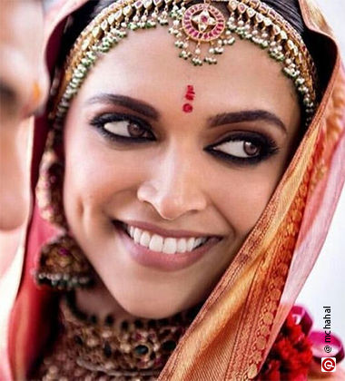 Deepika Padukone’s bridal makeup with bold eyes 