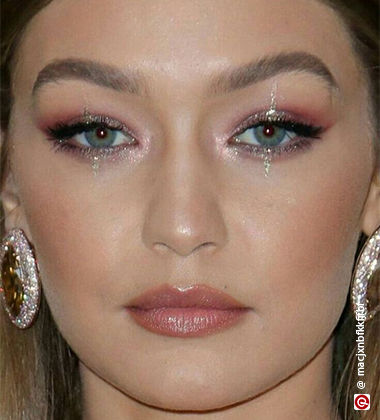 Gigi Hadid glitter eyeshadow look