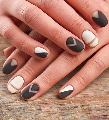 Matte nail art
