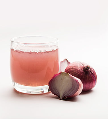 onion juice next to raw onions