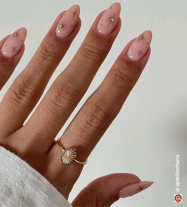 nail art for Diwali - blush pink with gold stars