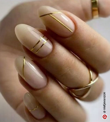 Golden nail art - lines of gold