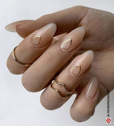 golden colour nail art - golden drops