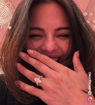 Taylor Swift’s Proposal Ready nails