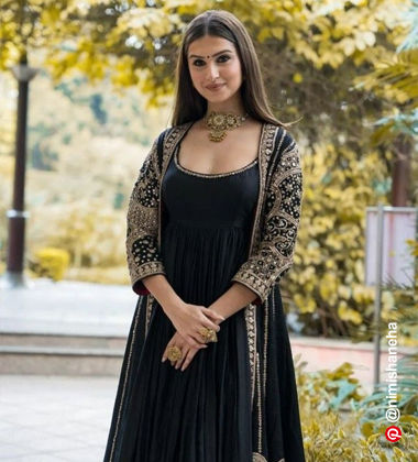 Tara Sutaria wearing black with light brown lipstick