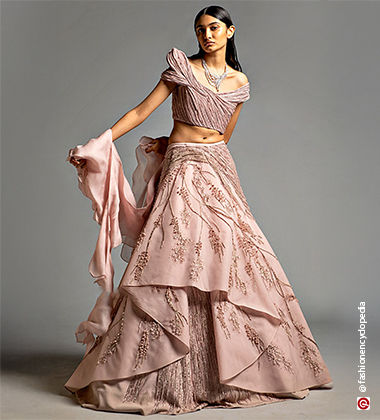  reception look for bride in lehenga